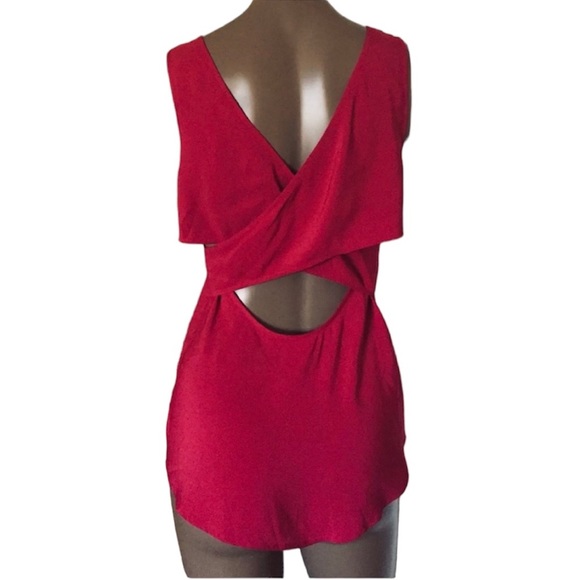 Express Keyhole Crisscross Scoop Sleeveless Top - Picture 2 of 2